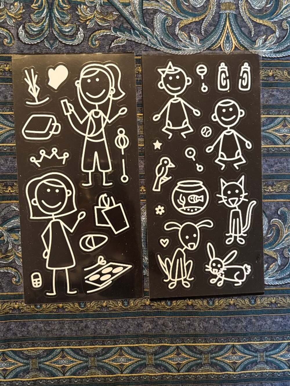 Set of 2 Window Stickers - My Family - Mom and Babies & Pets